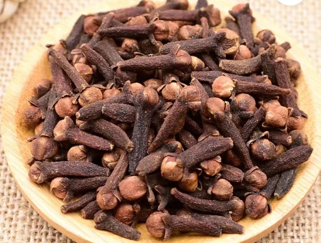 Organic Whole Cloves: Gourmet Culinary Spice